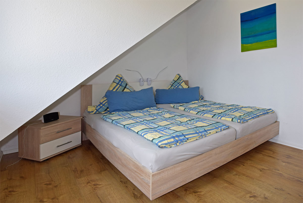 Schlafzimmer mit Doppelbett