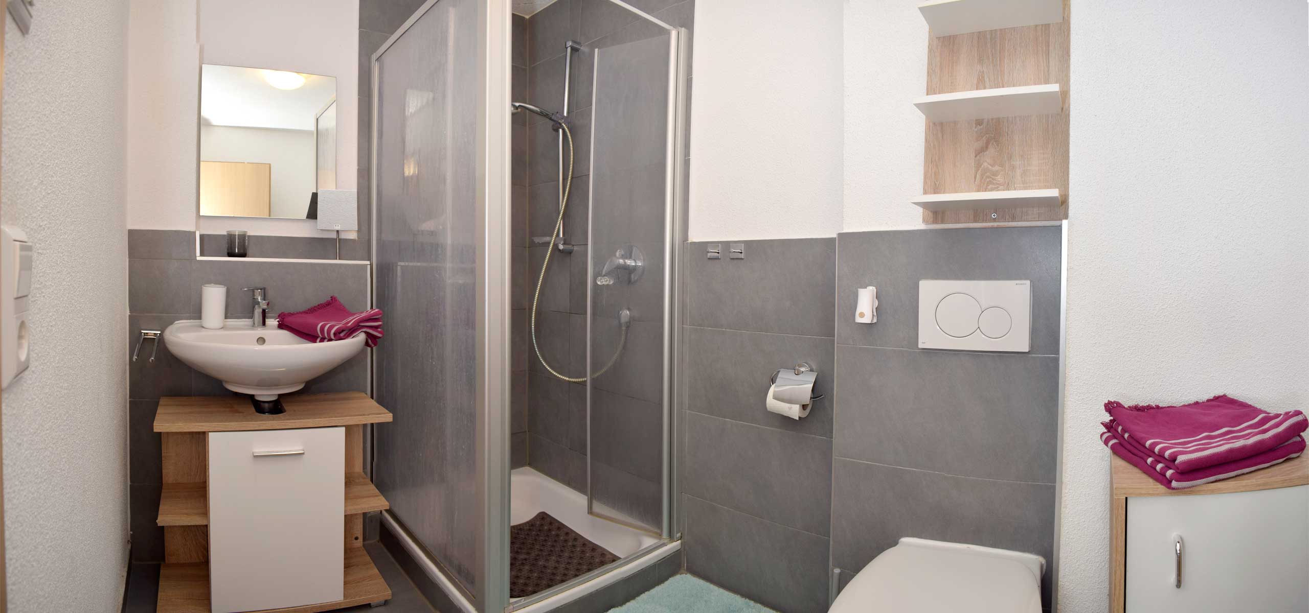Badezimmer mit Dusche