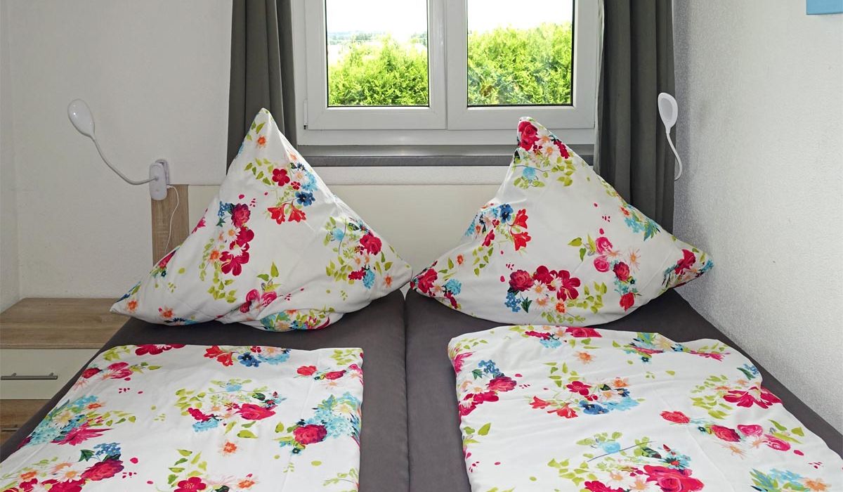 Schlafzimmer mit Doppelbett